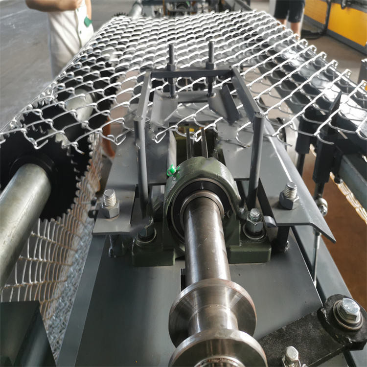 Servo motor fully automatic double wire chain link fence netting machine