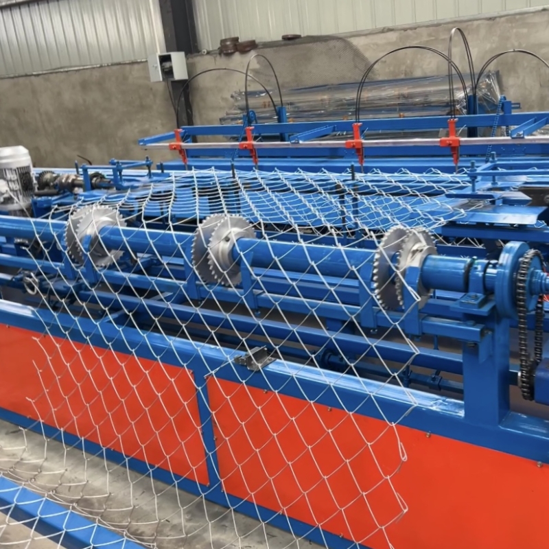 Factory best price automatic wire mesh weaving fencing making chain link fence machine